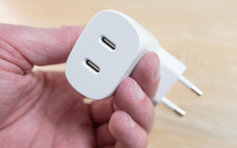 Figure 2 Two-port USB Type-C 60 W (total) wall charger
